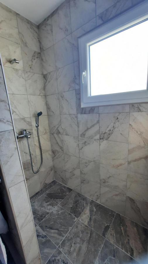 Apartment Pinoapplosinj Veli Lošinj Exteriör bild