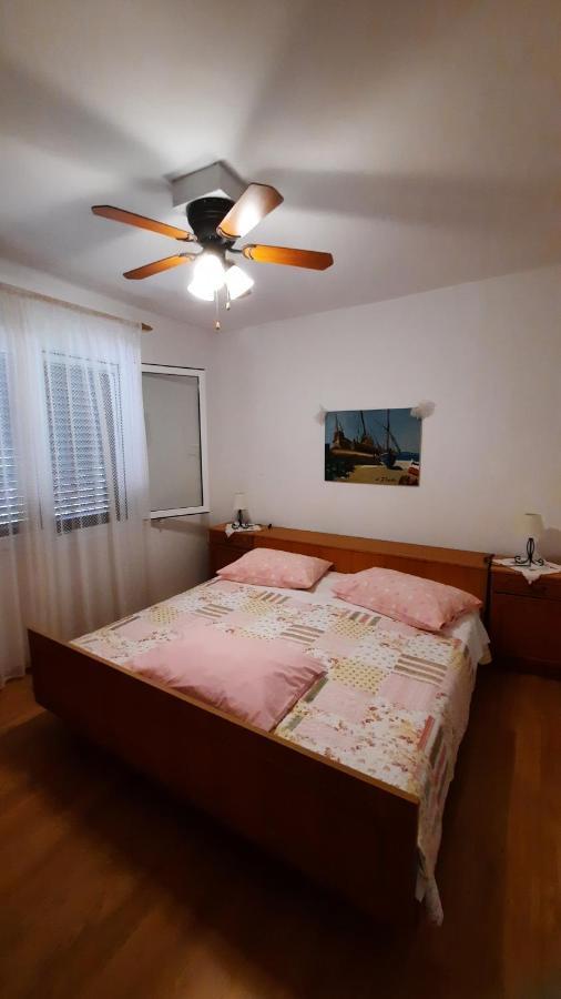 Apartment Pinoapplosinj Veli Lošinj Exteriör bild