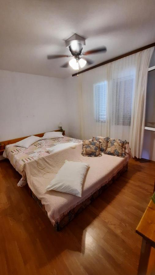 Apartment Pinoapplosinj Veli Lošinj Exteriör bild