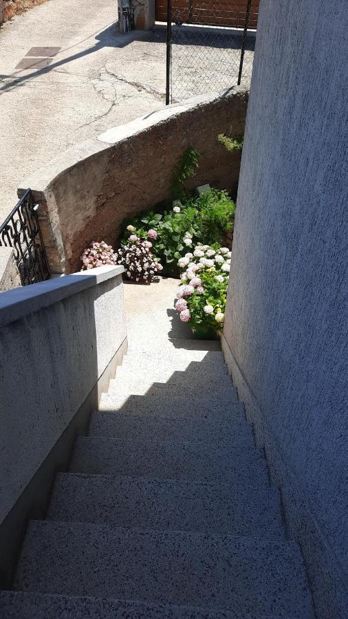 Apartment Pinoapplosinj Veli Lošinj Exteriör bild